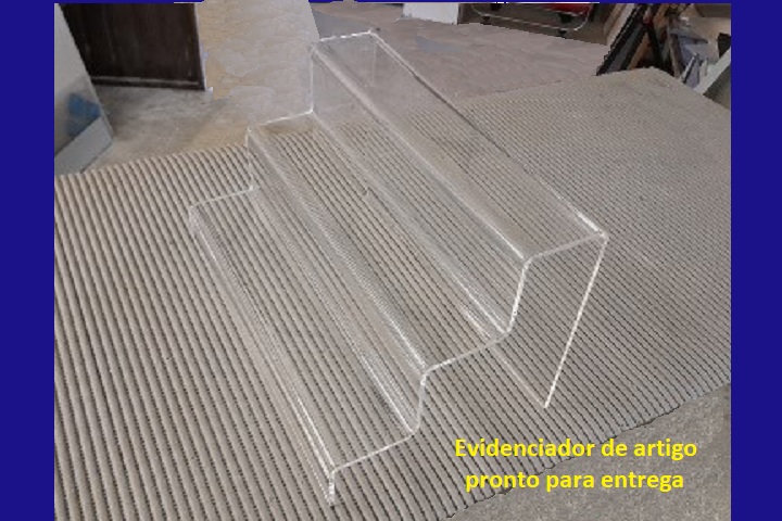 expositor em degraus